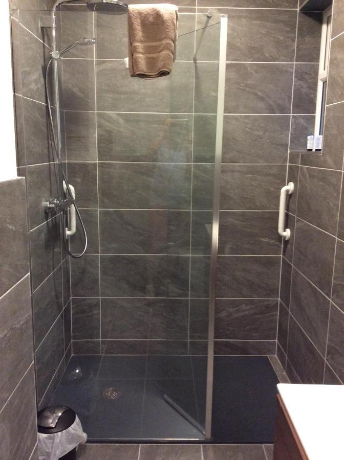 Roundstone Retreats Quayside Luxury Apt מראה חיצוני תמונה