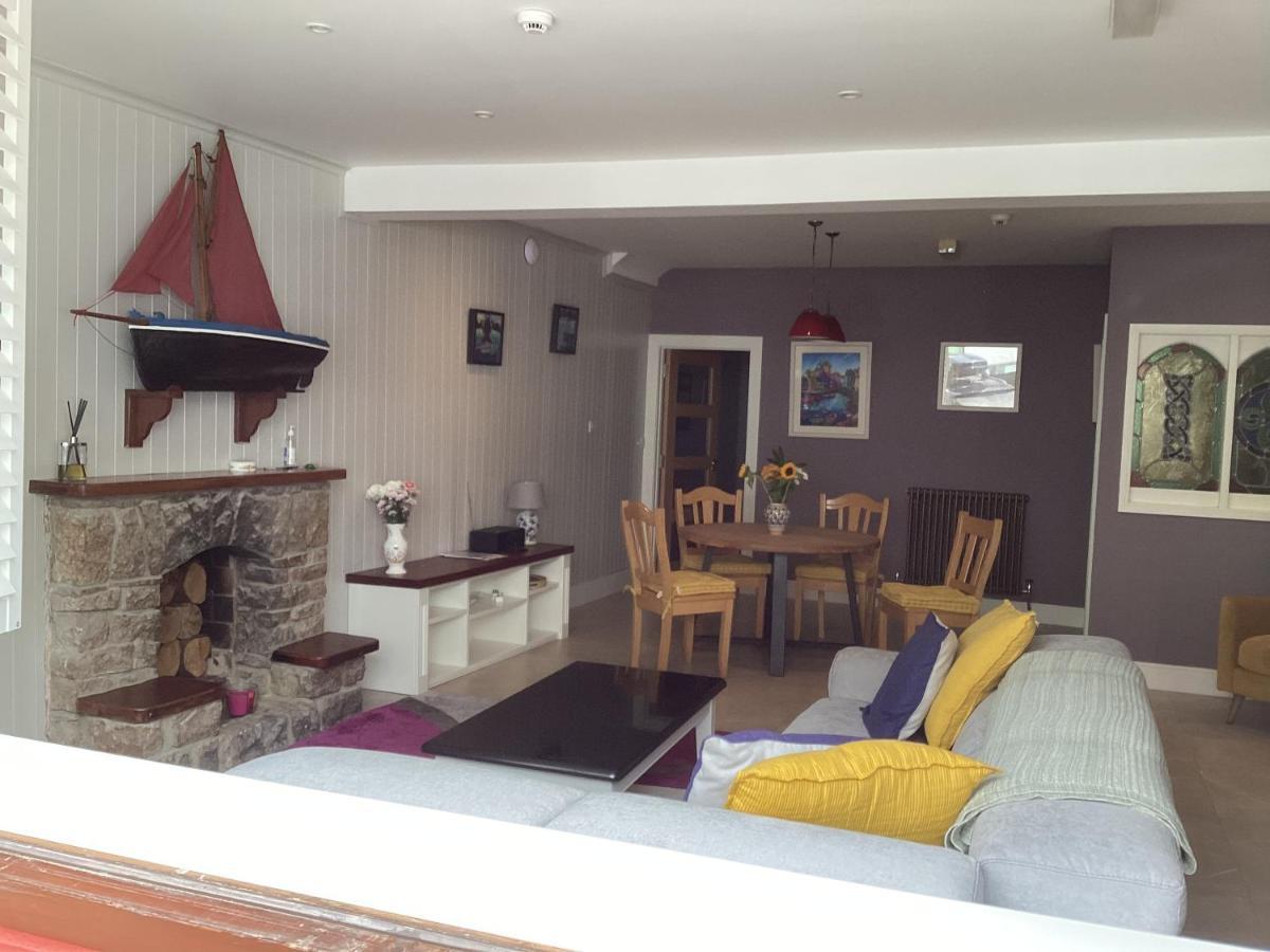 Roundstone Retreats Quayside Luxury Apt מראה חיצוני תמונה