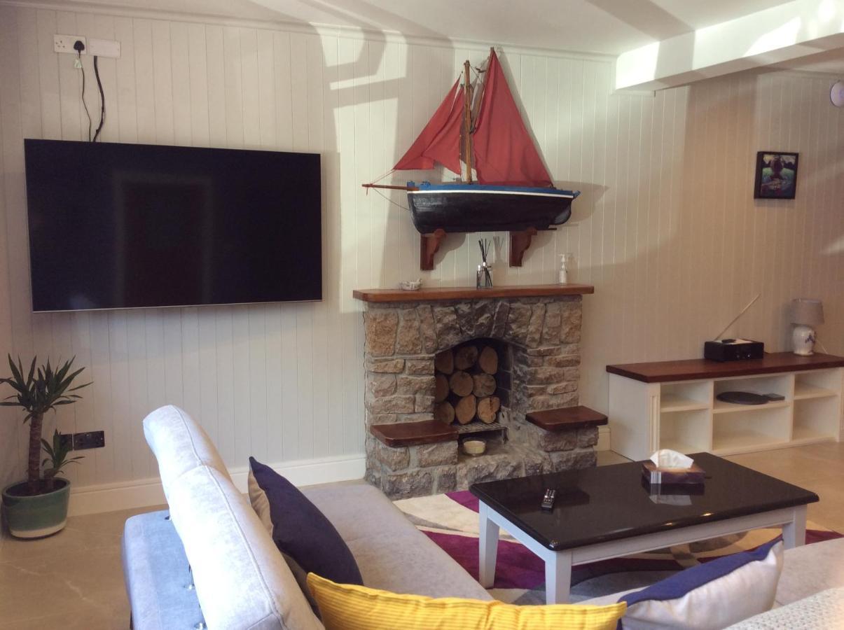 Roundstone Retreats Quayside Luxury Apt מראה חיצוני תמונה